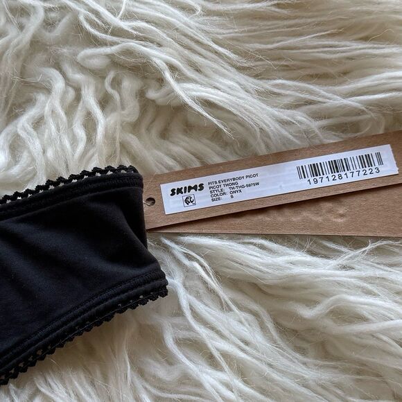 Skims Fits Everybody Picot Trim Thong Onyx Size Small - Picture 7 of 7